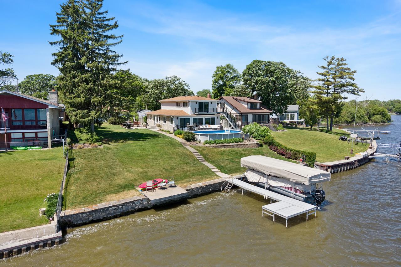 183 Riverside Island Dr., Fox Lake, IL 60020