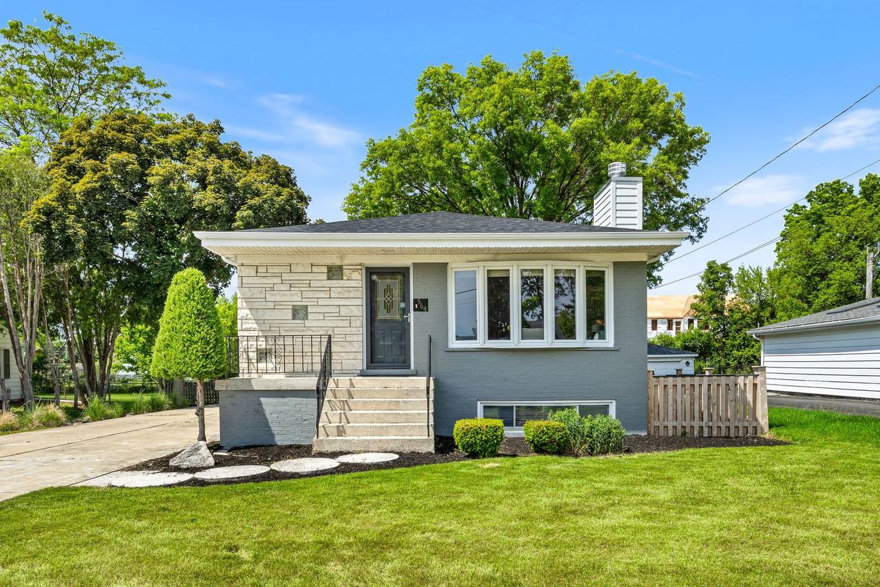 564 W Harrison Rd., Lombard, IL 60148