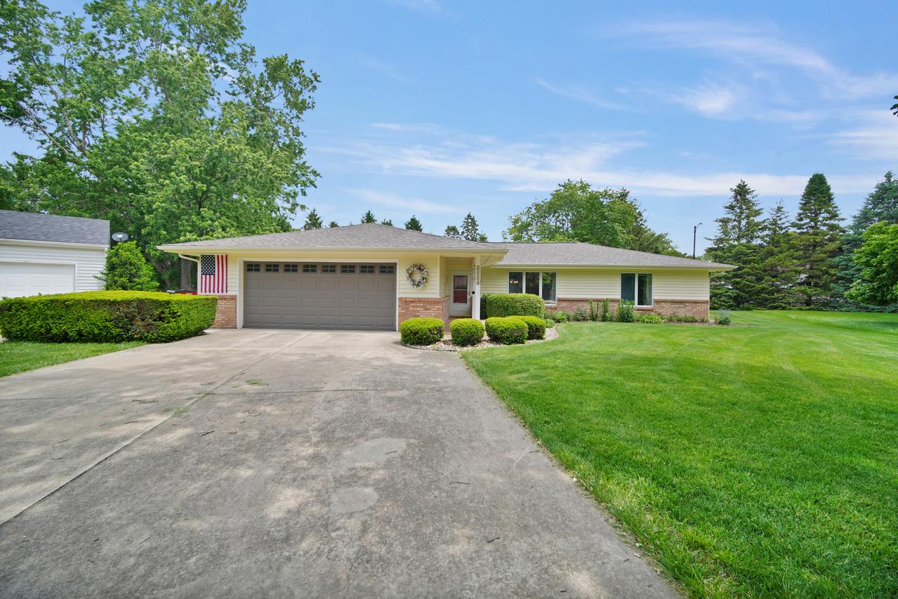 2418 N Nottingham Ct., Champaign, IL 61821