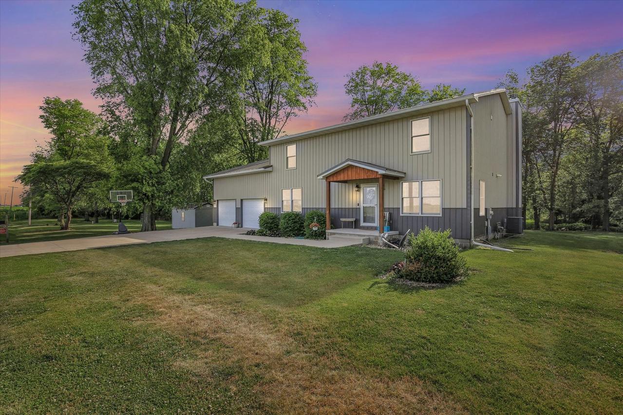 8909 N 2300 East Rd., Fairbury, IL 61739