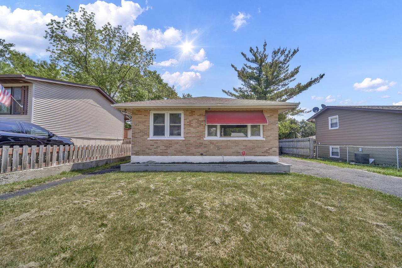 1219 Woodridge St., Round Lake Beach, IL 60073