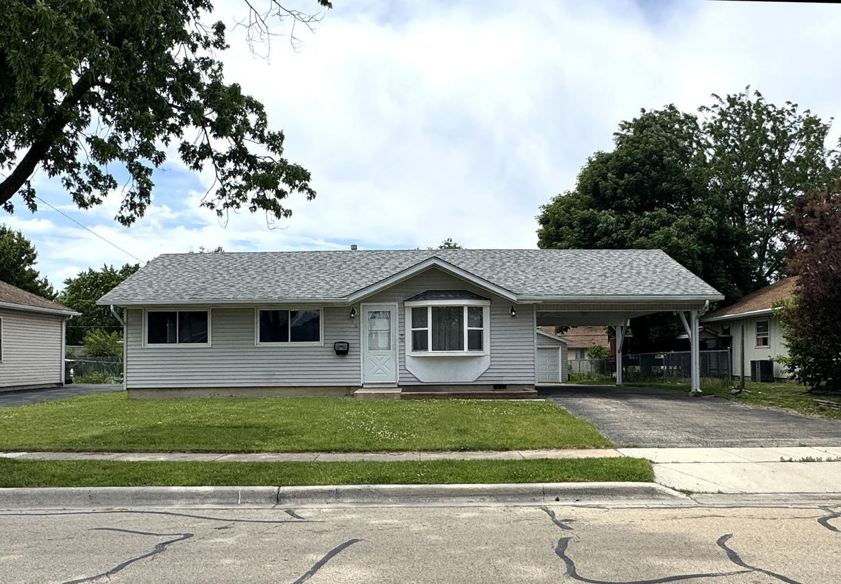416 Berkshire Ave., Romeoville, IL 60446