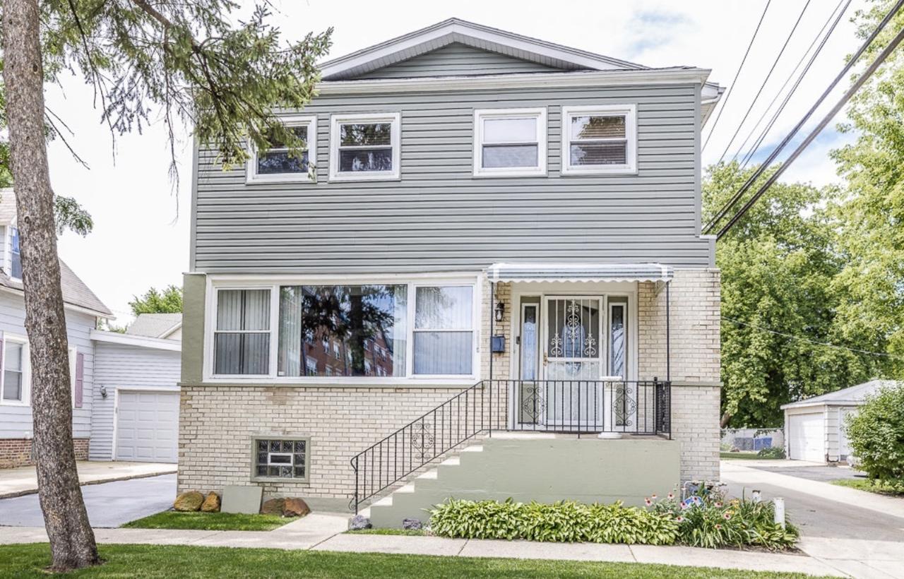1910 Dewey Ave., Evanston, IL 60201