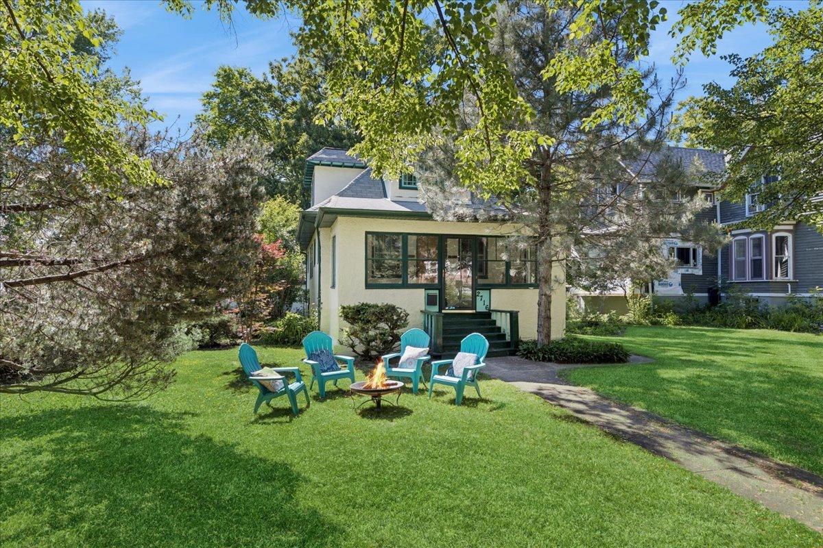 2716 Woodbine Ave., Evanston, IL 60201