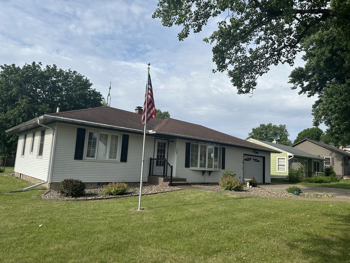 1723 E Lawn, Savanna, IL 61074