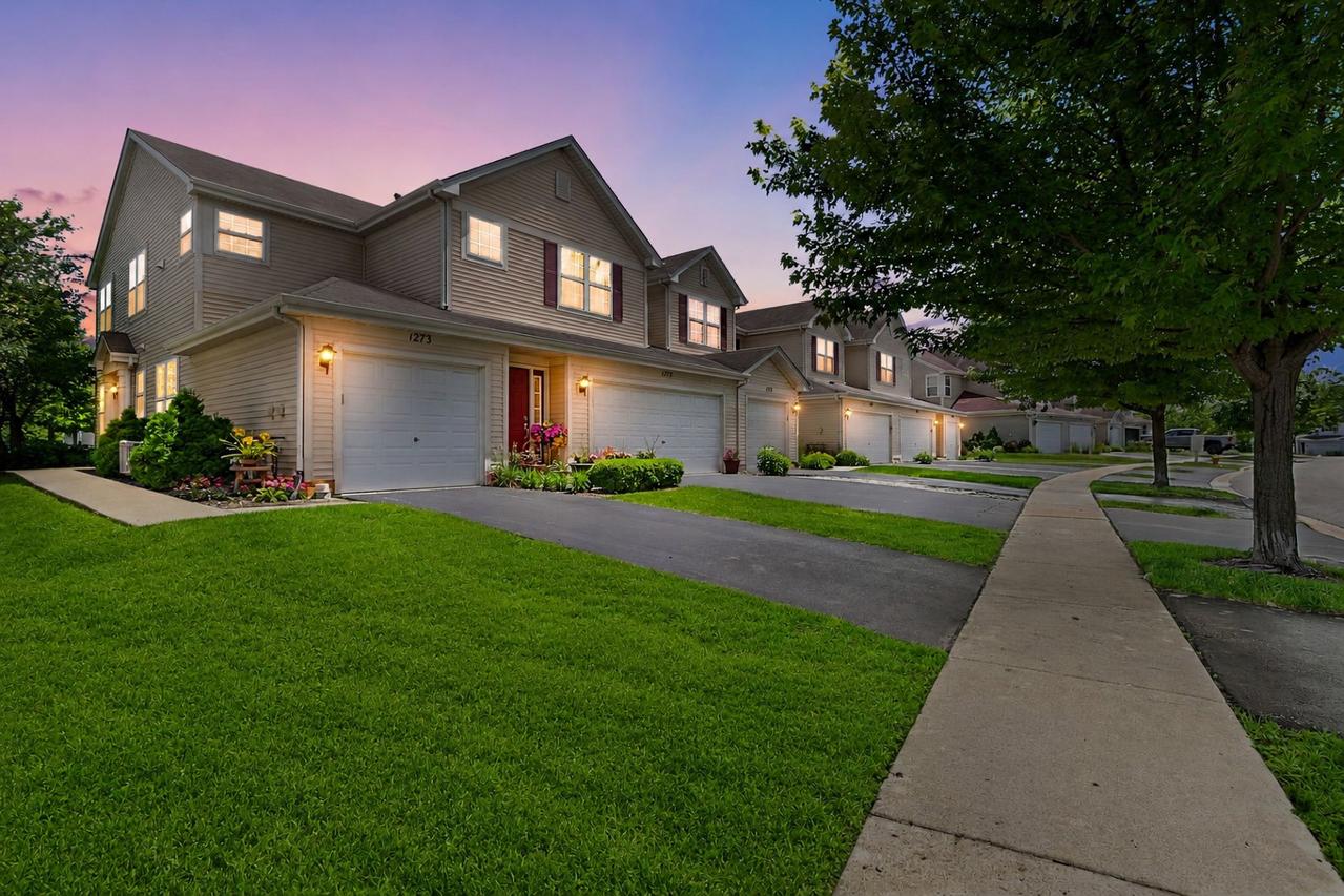 1273 Waverly Dr., Volo, IL 60020