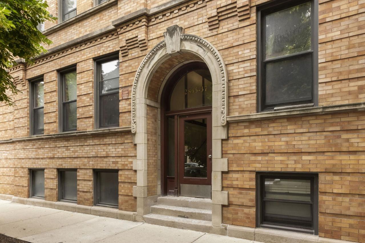 2837 N Cambridge Ave. #2, Chicago, IL 60657