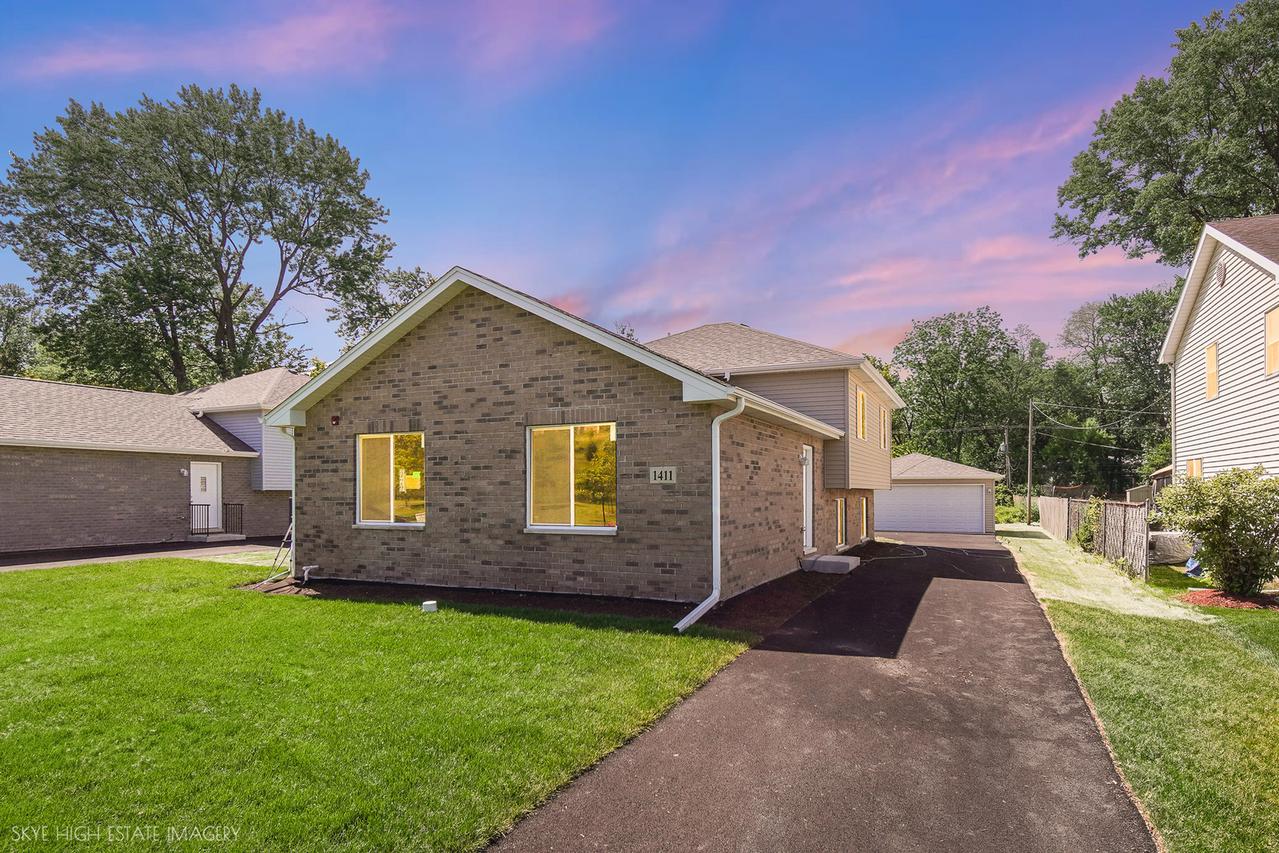 1411 W 172nd St., East Hazel Crest, IL 60429