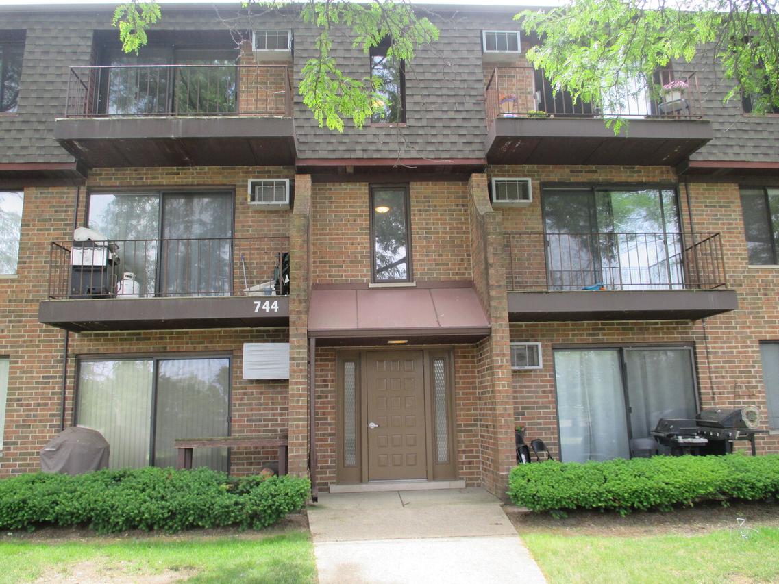 744 N Briar Hill Ln. #4, Addison, IL 60101