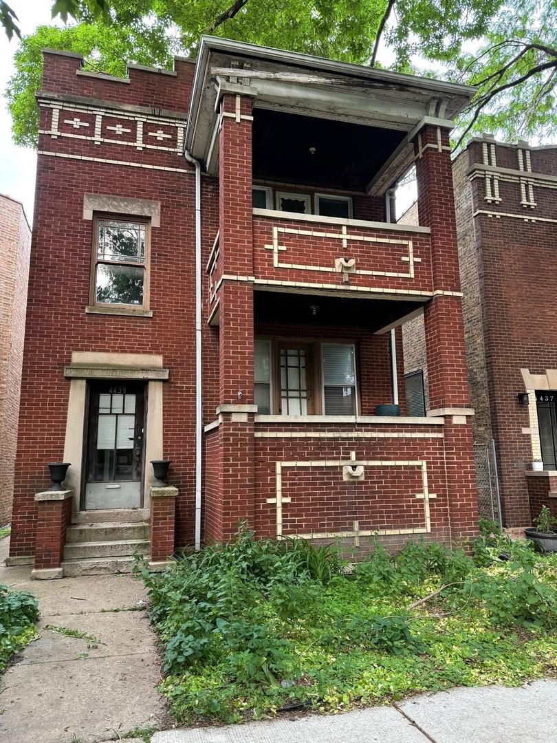 4439 N Whipple St., Chicago, IL 60625