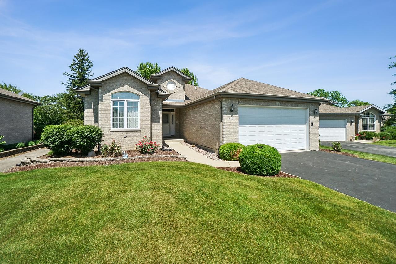 512 Highlington Ct., Beecher, IL 60401