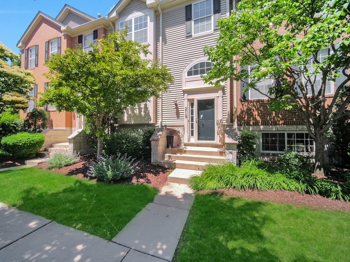 219 Willow Blvd. #1202B, Willow Springs, IL 60480