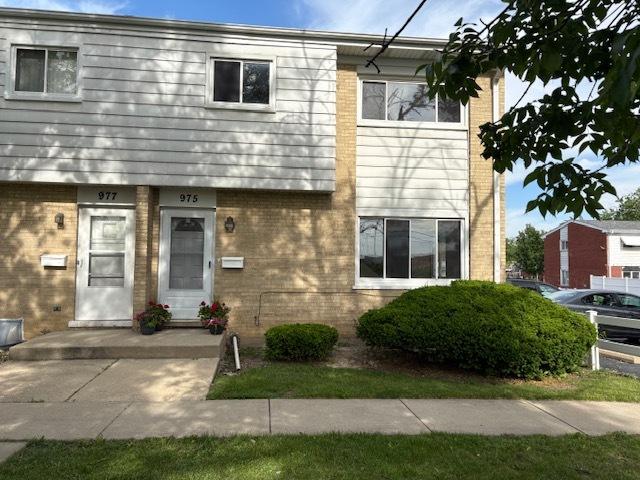 975 N York St., Elmhurst, IL 60126