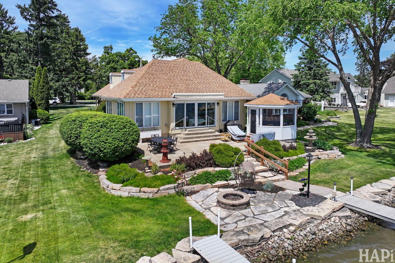 716 S Riverside Dr., Mchenry, IL 60050