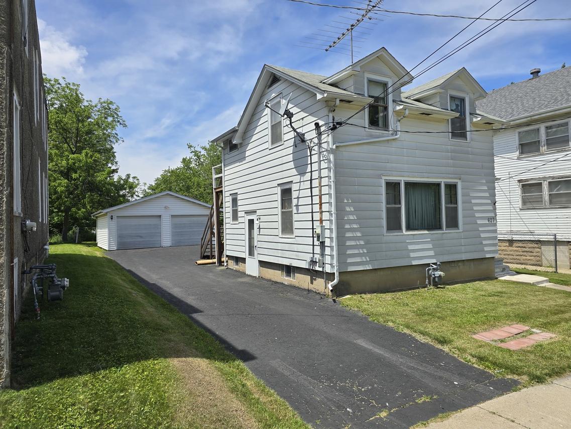 627 N. 11th St., Dekalb, IL 60115
