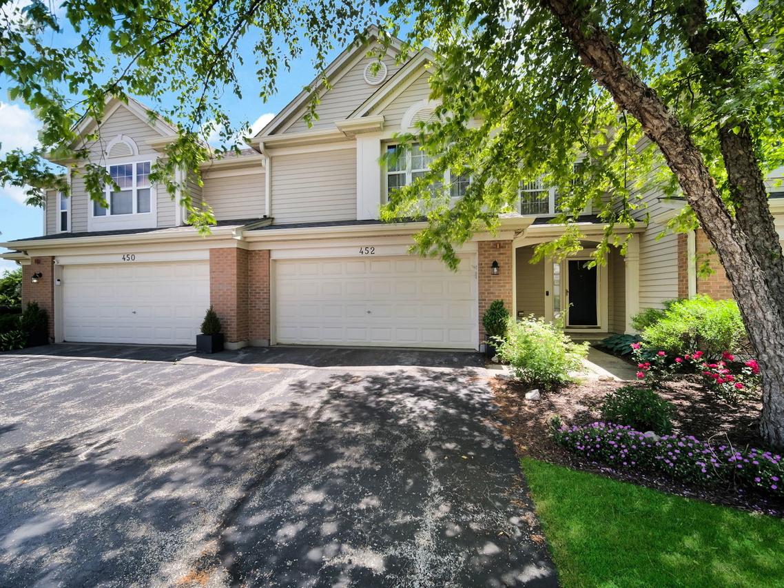 452 Blue Springs Dr., Fox Lake, IL 60020