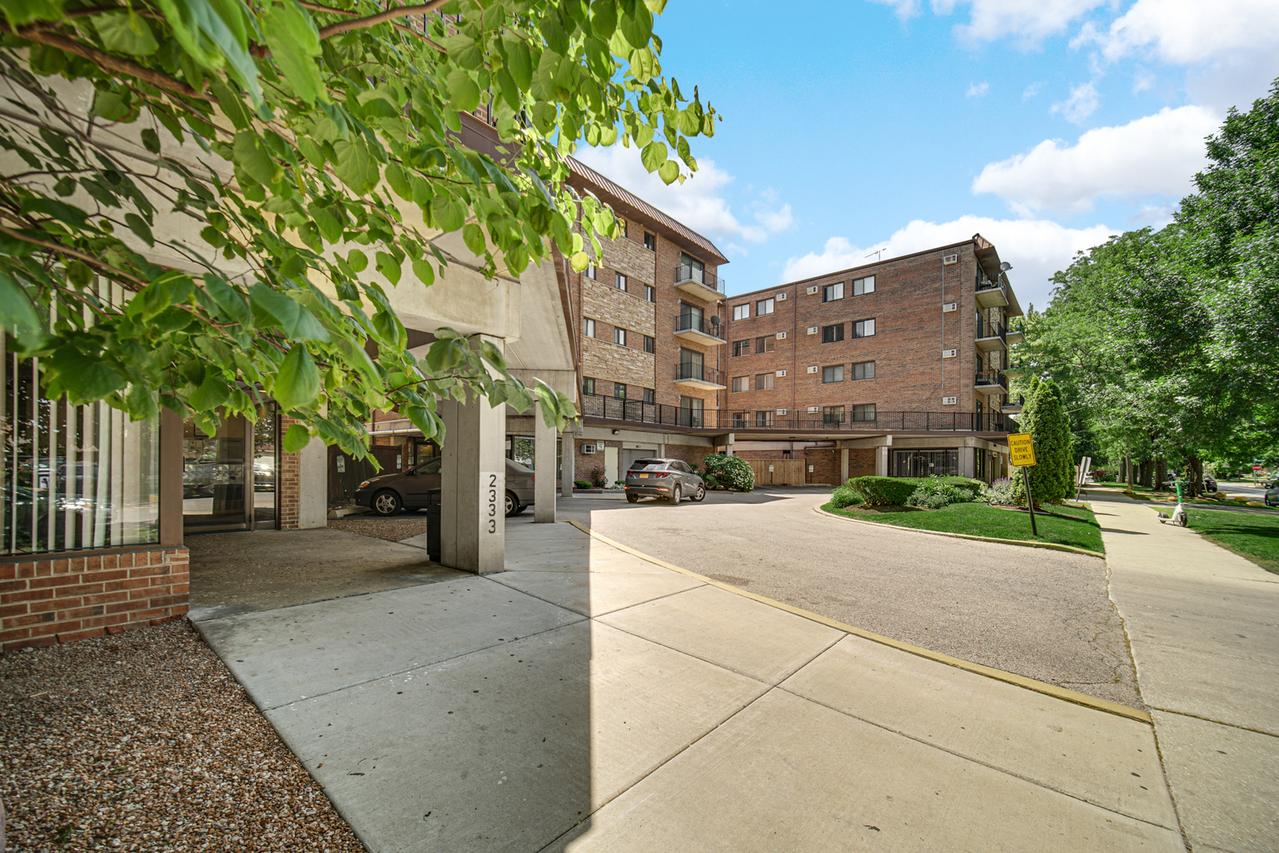 2325 N Neva Ave. #204B, Chicago, IL 60707