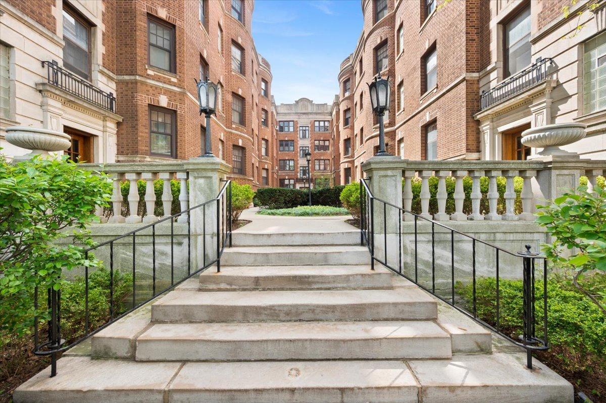 2326 N Lincoln Park We #2B, Chicago, IL 60614