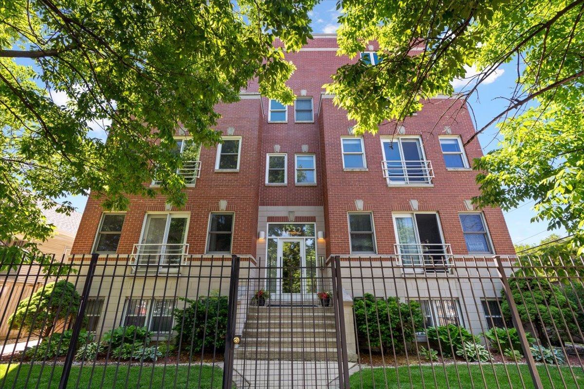 4232 N Harding Ave. #2N, Chicago, IL 60618