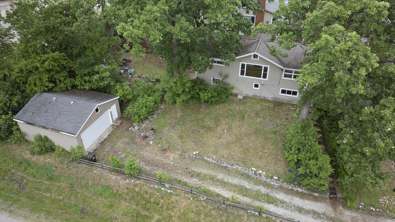 8717 Gardner Rd., Fox River Grove, IL 60021