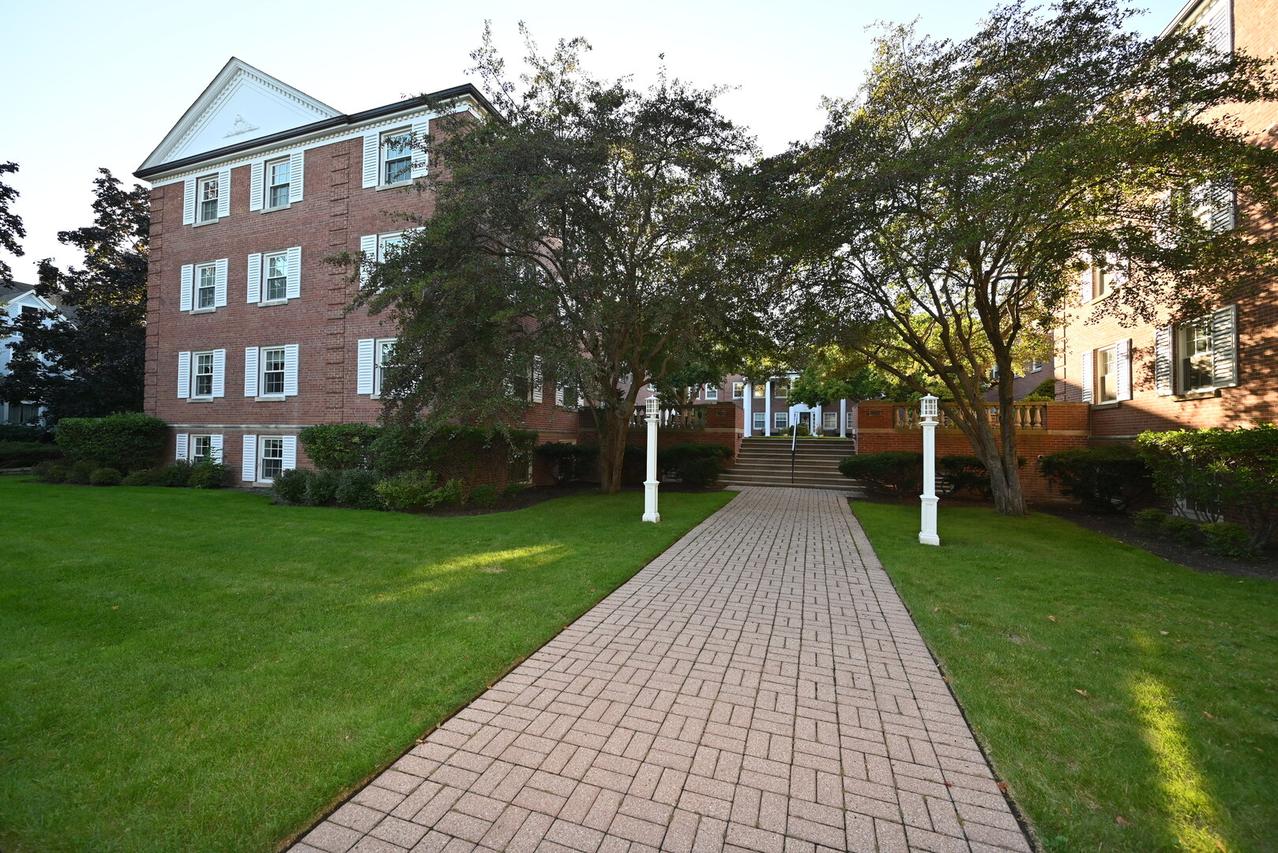 1402 Hinman Ave. #2E, Evanston, IL 60201