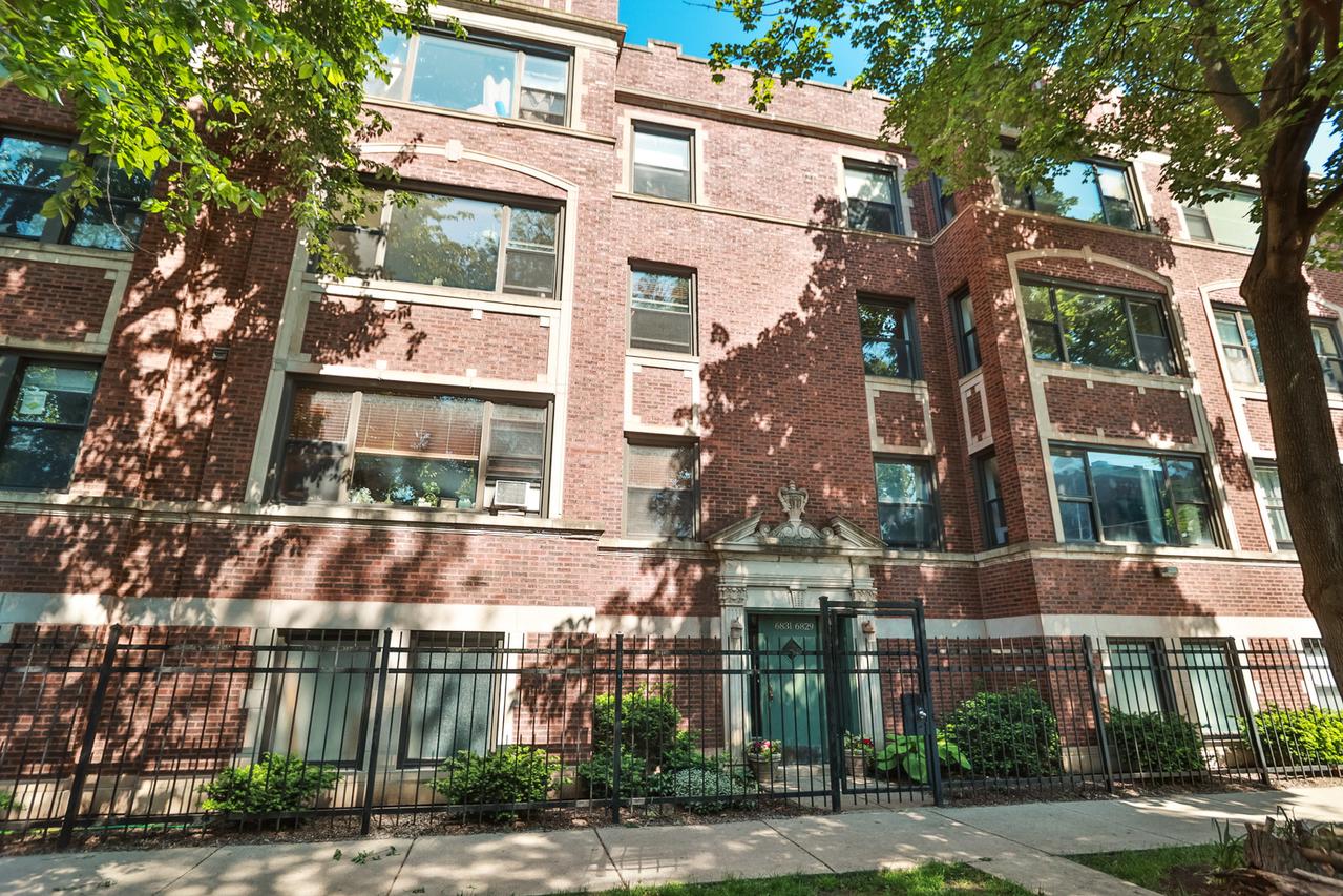 6829 N Greenview Ave. #2, Chicago, IL 60626