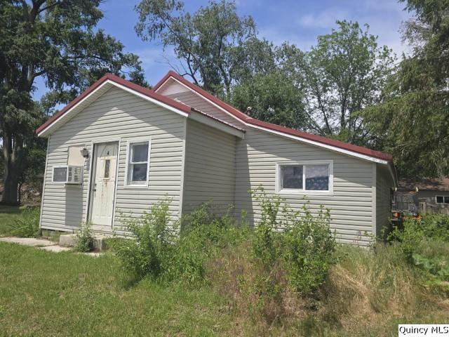 212 E Douglas, Sciota, IL 61475
