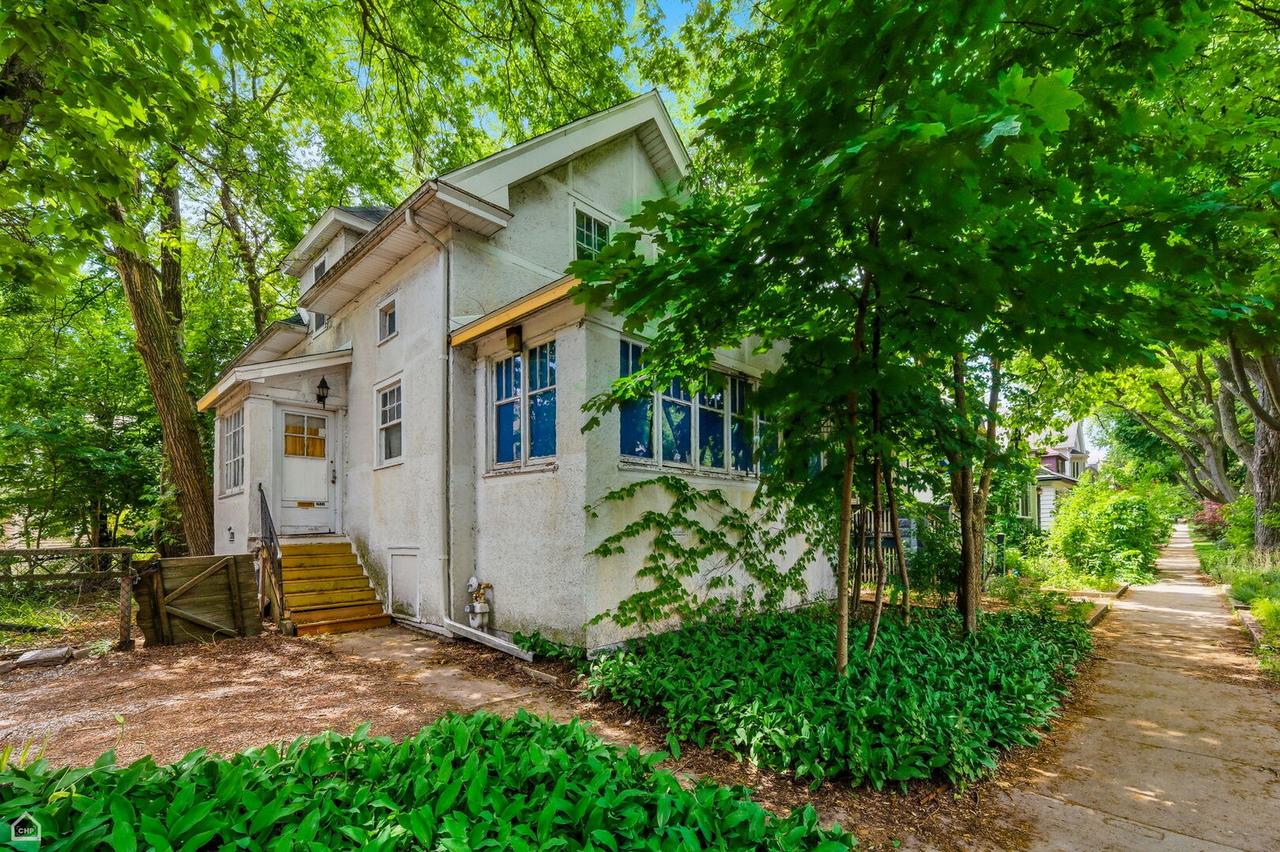 2019 W Chase Ave., Chicago, IL 60645