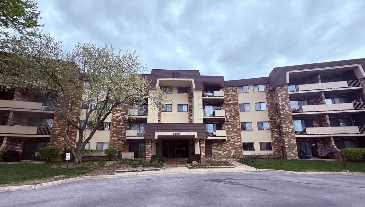 3350 N Carriageway Dr. #318, Arlington Heights, IL 60004