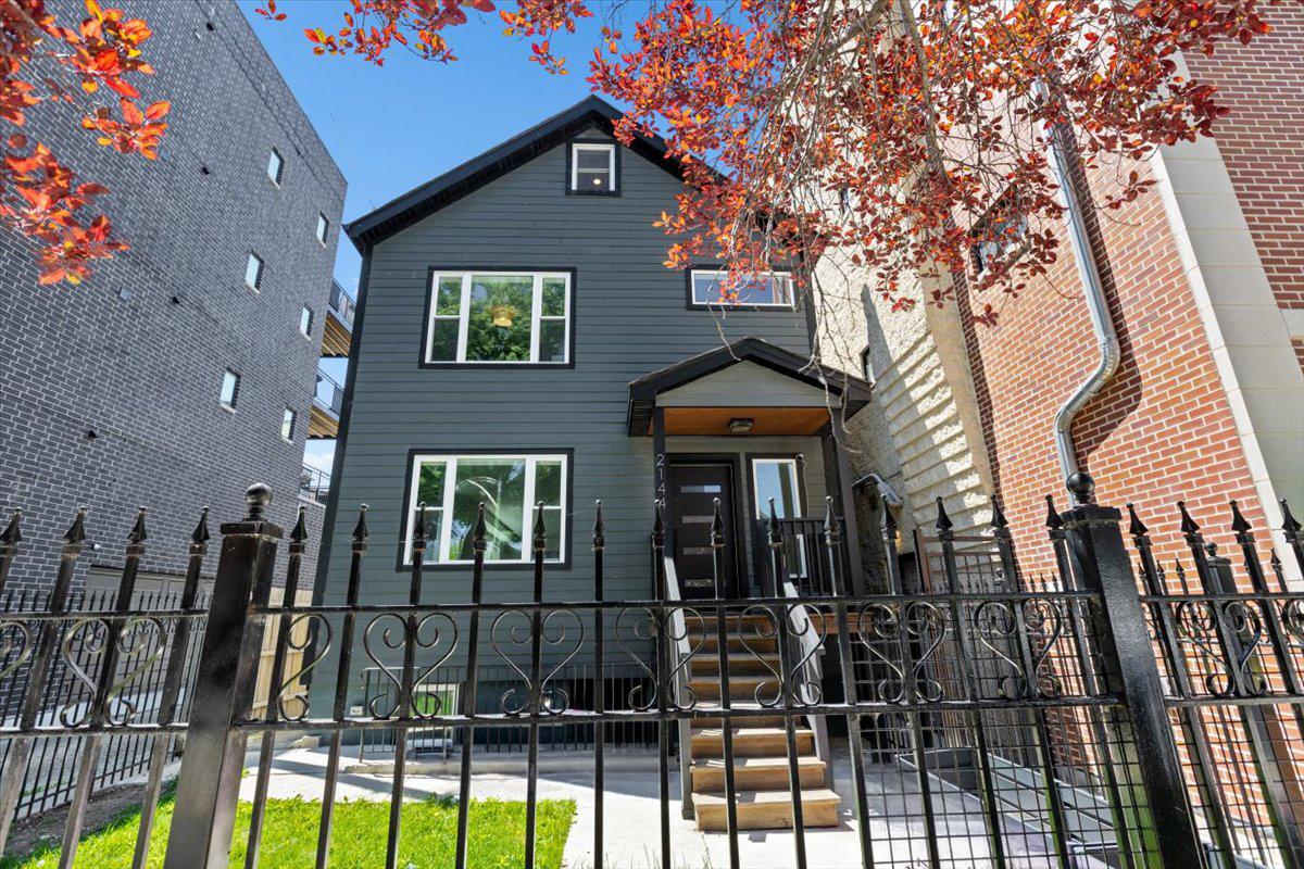 2144 N Rockwell St., Chicago, IL 60647