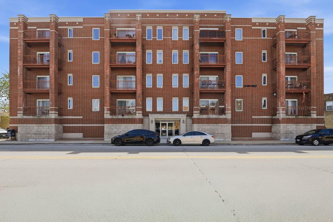 6238 W 26th St. #203, Berwyn, IL 60402