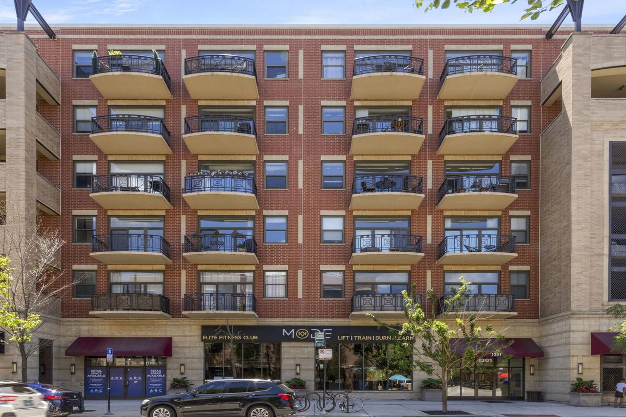 1301 W Madison St. #305, Chicago, IL 60607