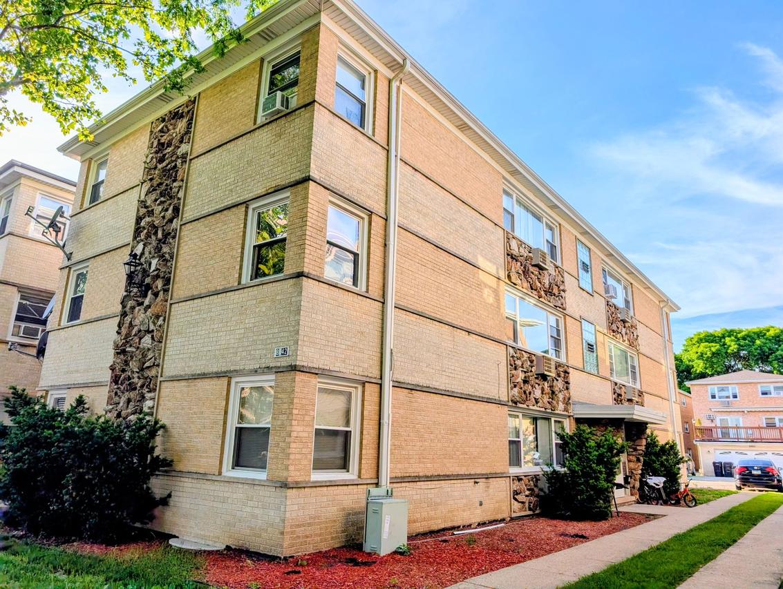8642 W Berwyn Ave. #2S, Chicago, IL 60656