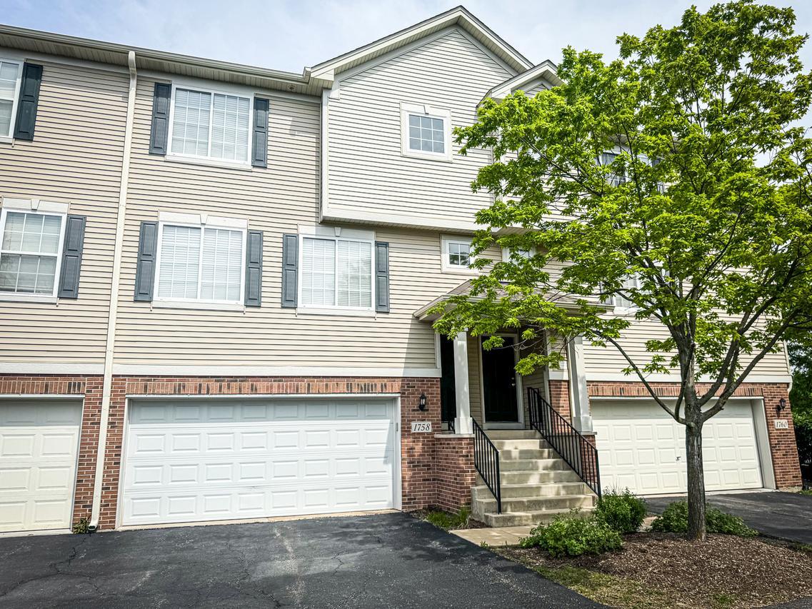 1758 Fredericksburg Ln., Aurora, IL 60503