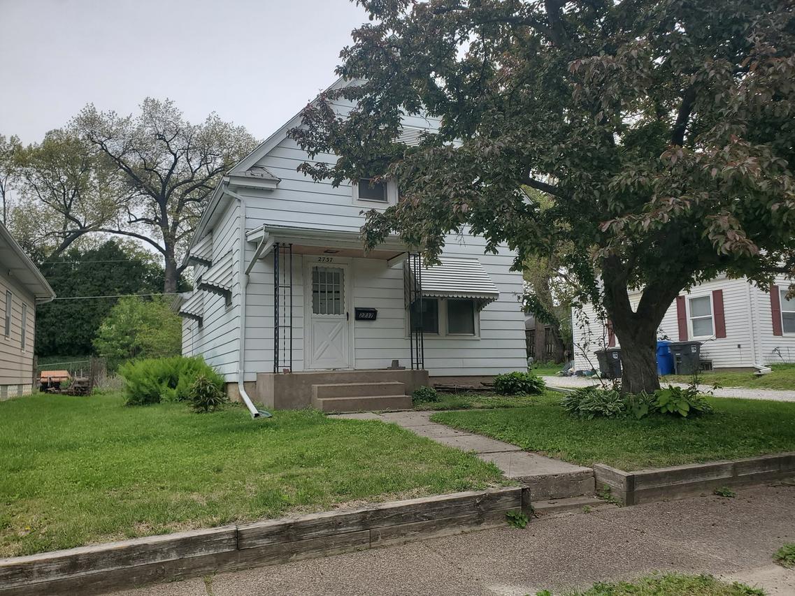 2737 11th Ave C, Moline, IL 61265