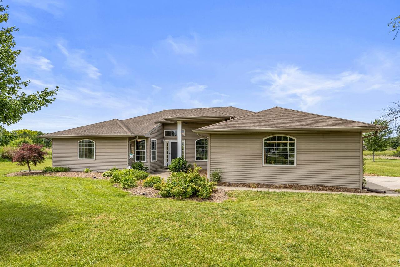 2665 Private Access 374, Mahomet, IL 61853