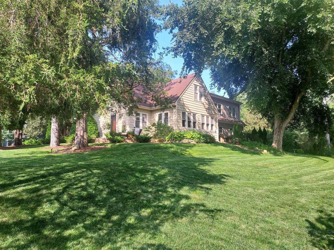 201 Devonshire Rd., Tower Lakes, IL 60010