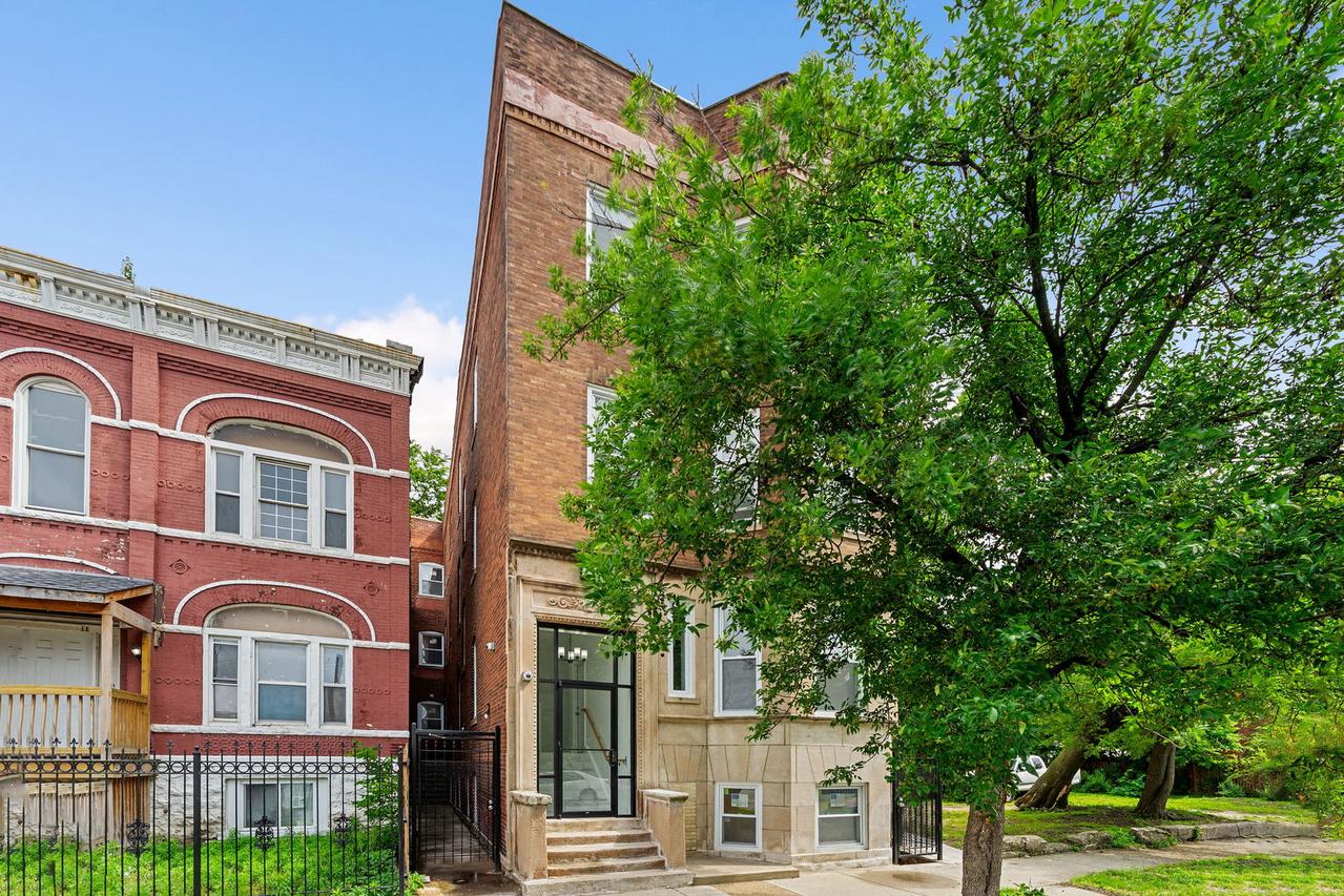 140 W 66th St. #1F, Chicago, IL 60621