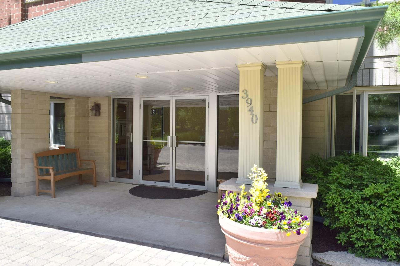 3940 W Bryn Mawr Ave. #402, Chicago, IL 60659