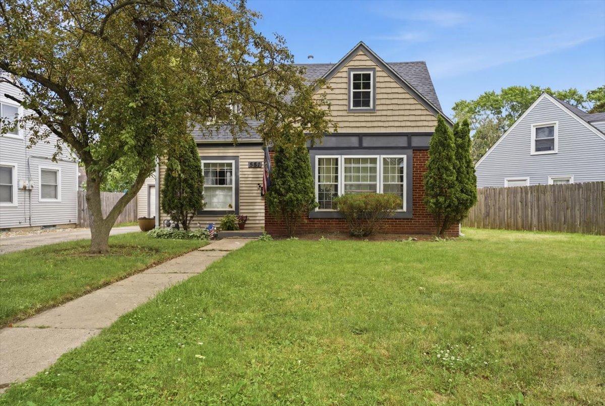 551 Sunset Dr., Elgin, IL 60123