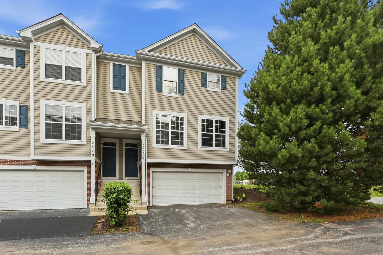 2320 Hudson Cir., Aurora, IL 60502