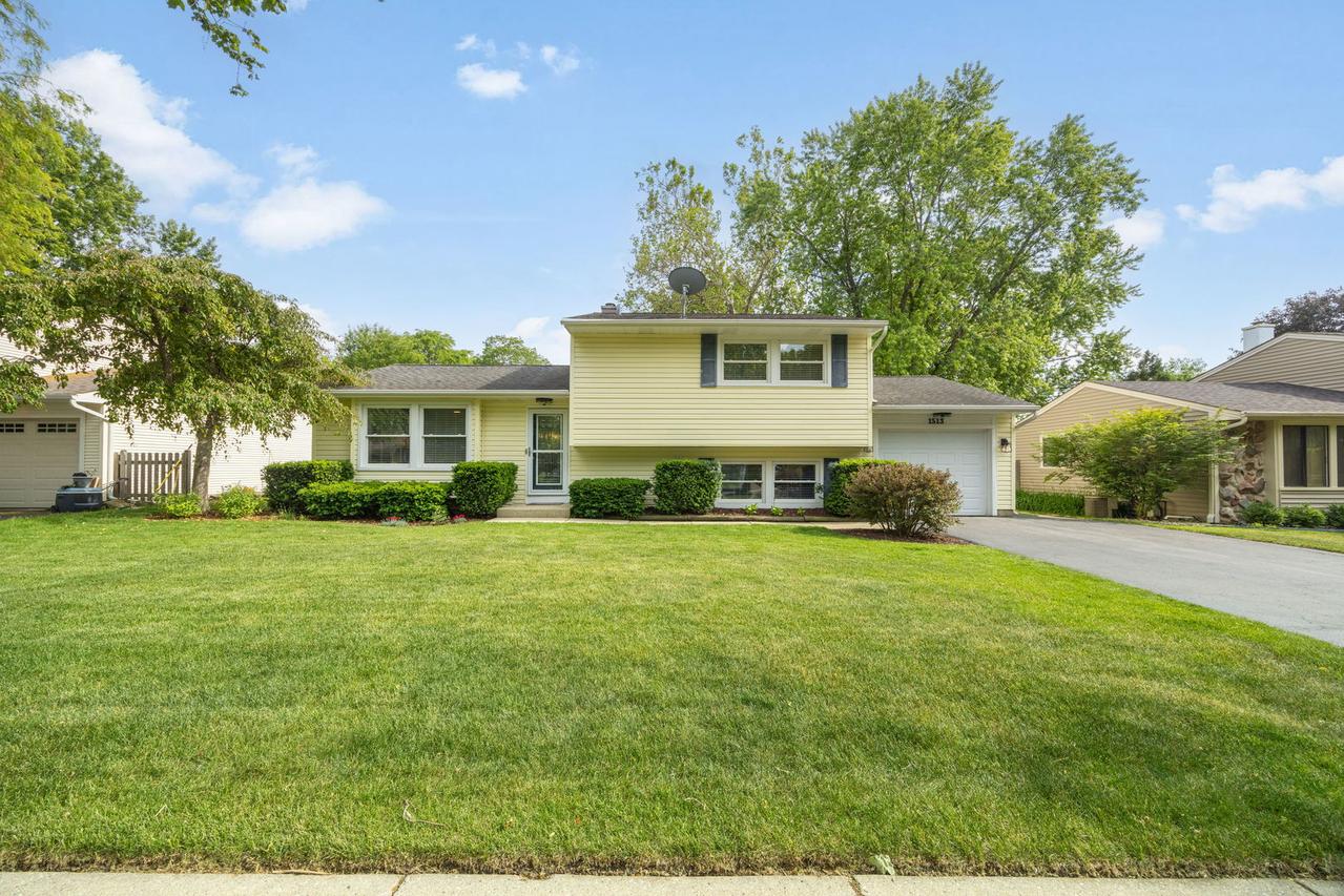 1513 Ronzheimer Ave., St. Charles, IL 60174