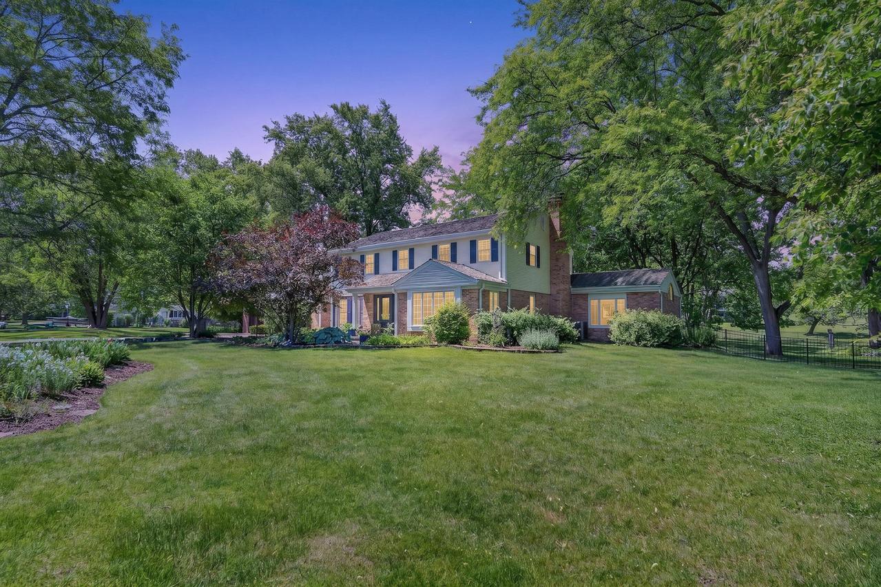38 Forest Hills Rd., Lake Bluff, IL 60044