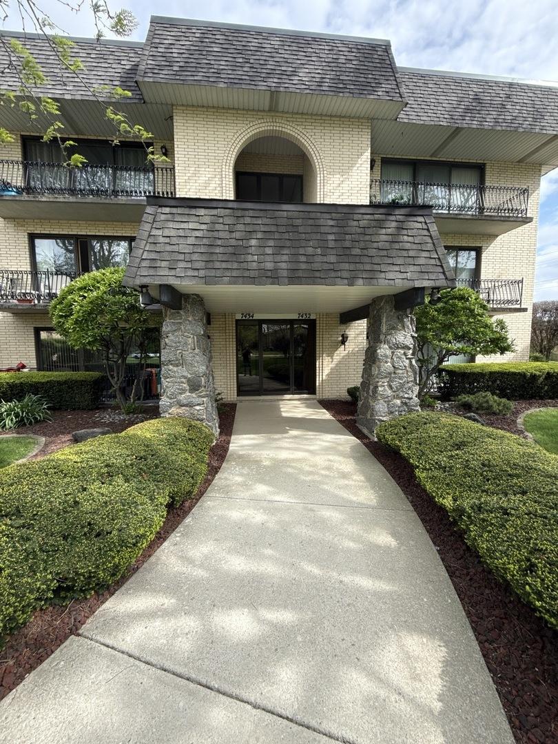 7432 W 153rd St. #3, Orland Park, IL 60462