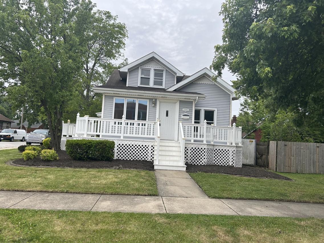 3673 Randolph St., Lansing, IL 60438
