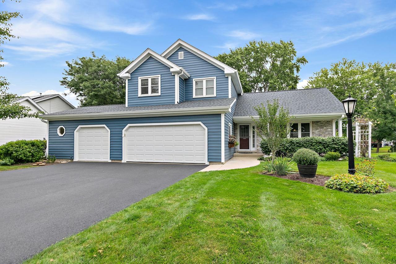 422 Old Country Way, Wauconda, IL 60084