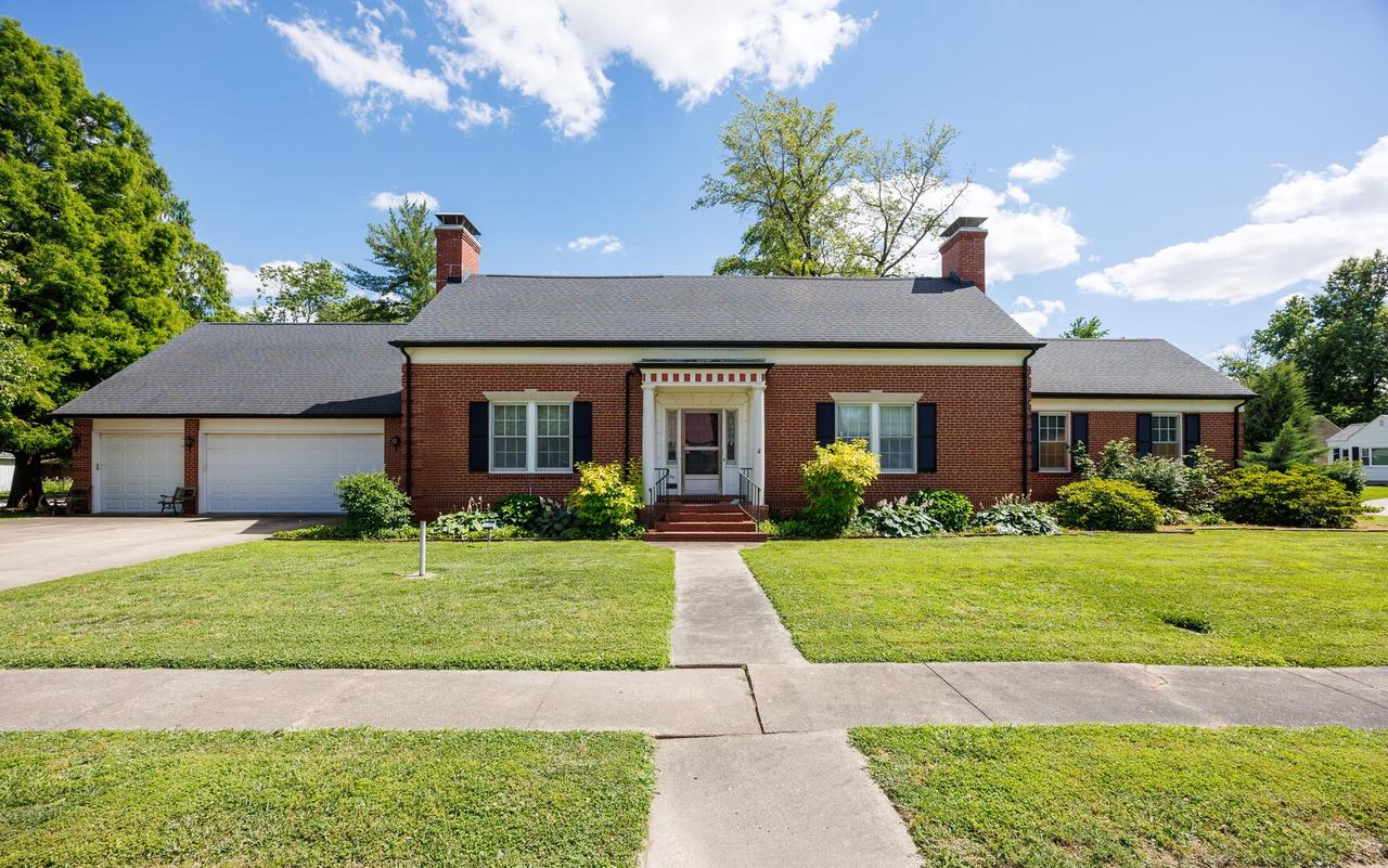 825 W Warmouth St., Salem, IL 62881