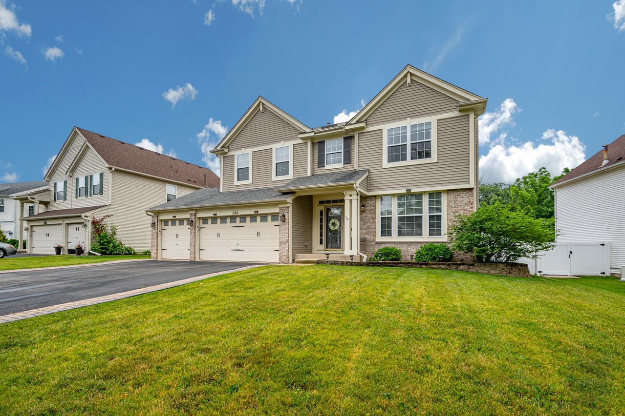 580 Hamilton Ln., North Aurora, IL 60542