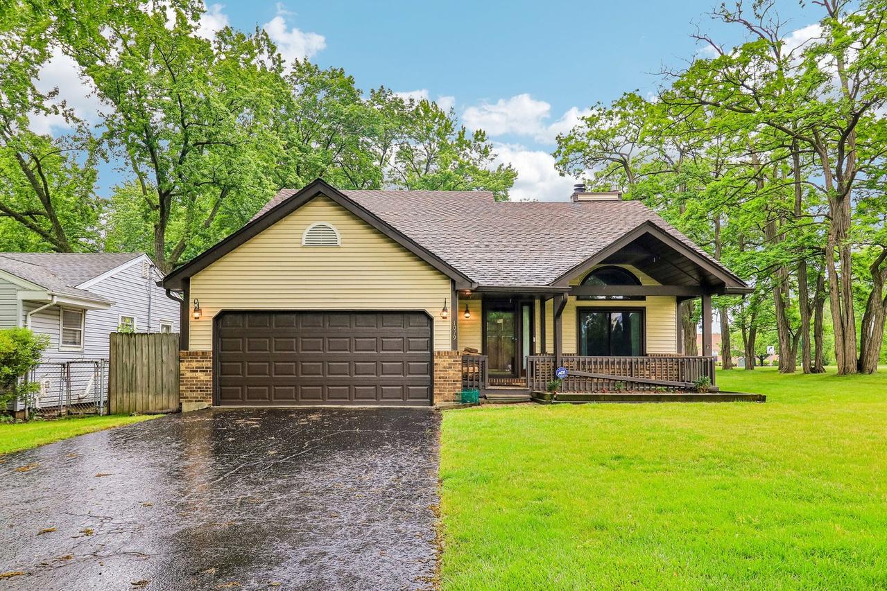 1079 Braeburn Rd., Mundelein, IL 60060