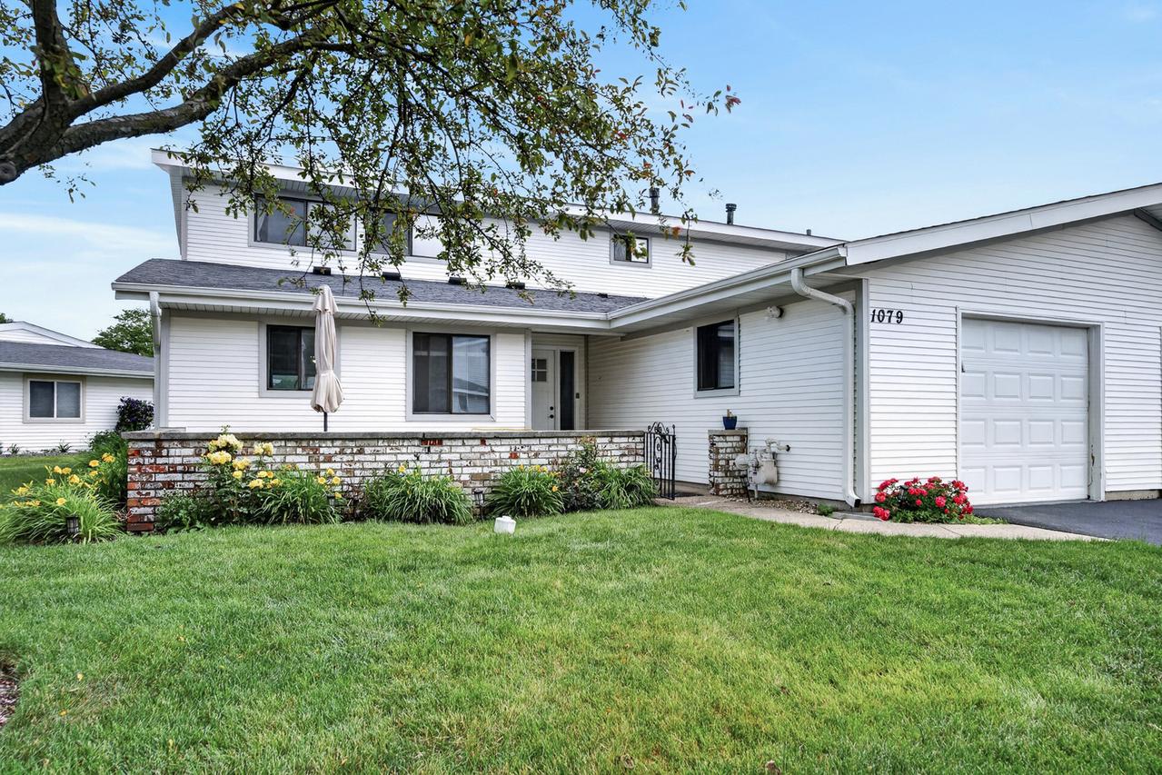 1079 Foxboro Ln., Schaumburg, IL 60193